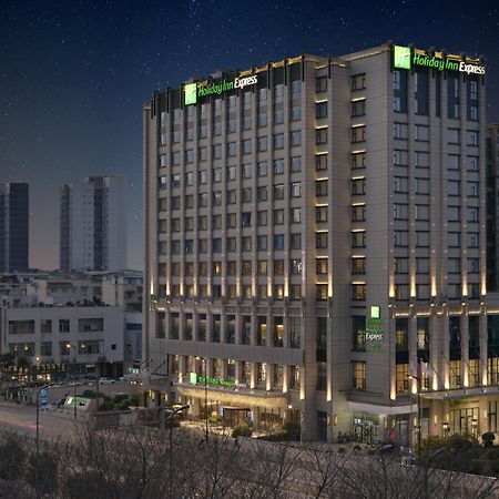 Holiday Inn Express Chengdu Huanhuaxi By Ihg-Near Jinsha Site Musem,Near Wuhou Temple Museum,Welcome Drinks,Free Gym,Free Self-Service Laundry Чънду Екстериор снимка