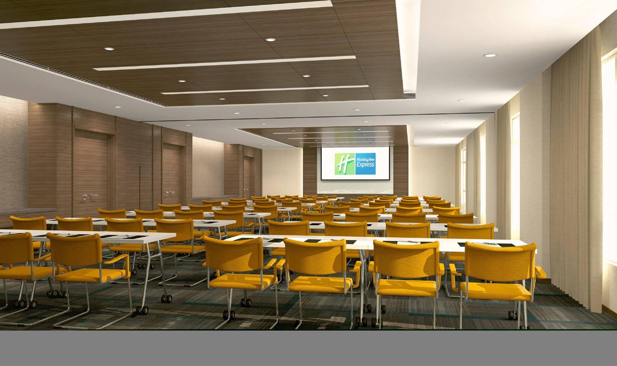 Holiday Inn Express Chengdu Huanhuaxi By Ihg-Near Jinsha Site Musem,Near Wuhou Temple Museum,Welcome Drinks,Free Gym,Free Self-Service Laundry Чънду Екстериор снимка