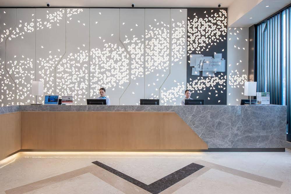 Holiday Inn Express Chengdu Huanhuaxi By Ihg-Near Jinsha Site Musem,Near Wuhou Temple Museum,Welcome Drinks,Free Gym,Free Self-Service Laundry Чънду Екстериор снимка