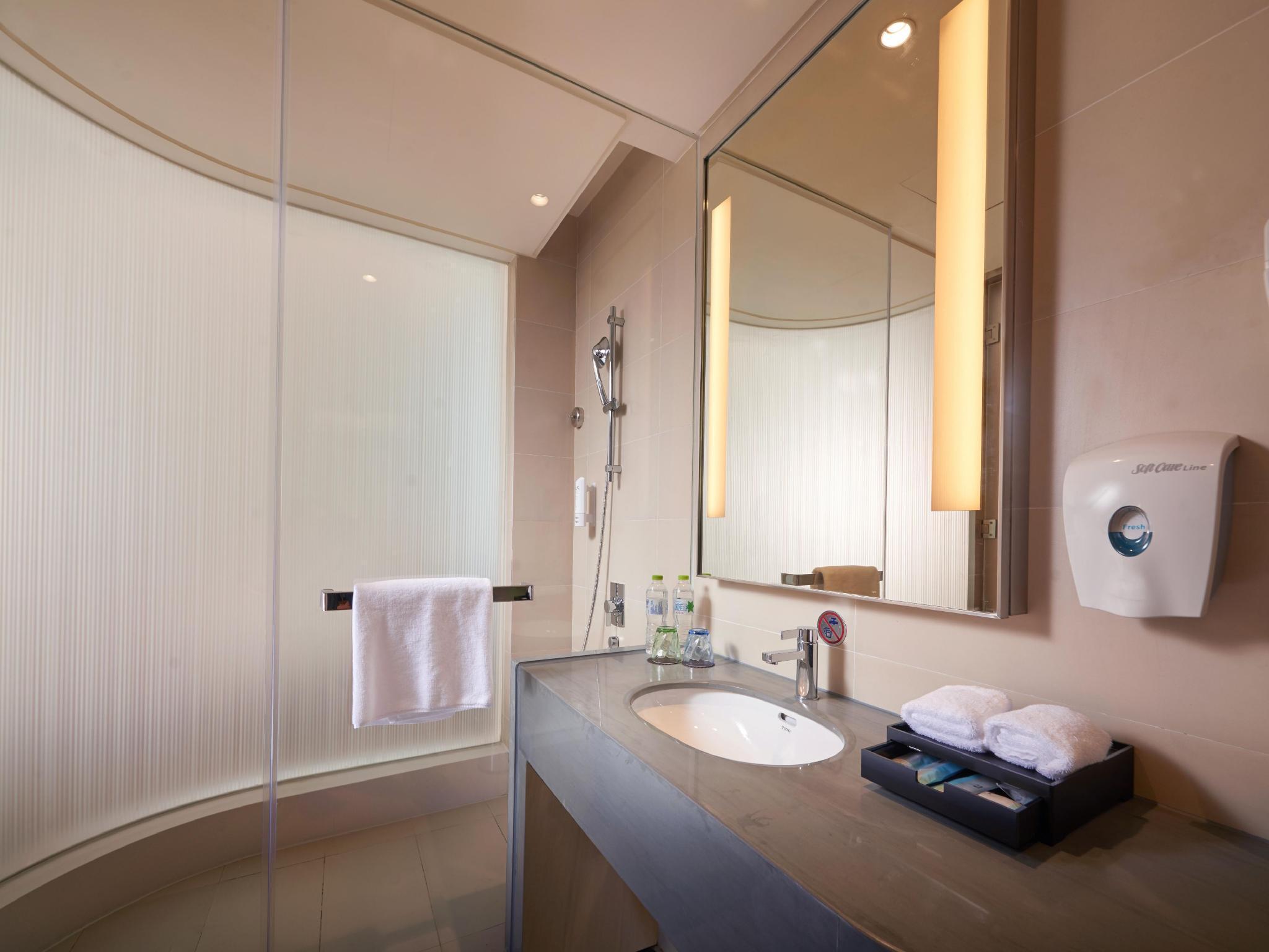 Holiday Inn Express Chengdu Huanhuaxi By Ihg-Near Jinsha Site Musem,Near Wuhou Temple Museum,Welcome Drinks,Free Gym,Free Self-Service Laundry Чънду Екстериор снимка