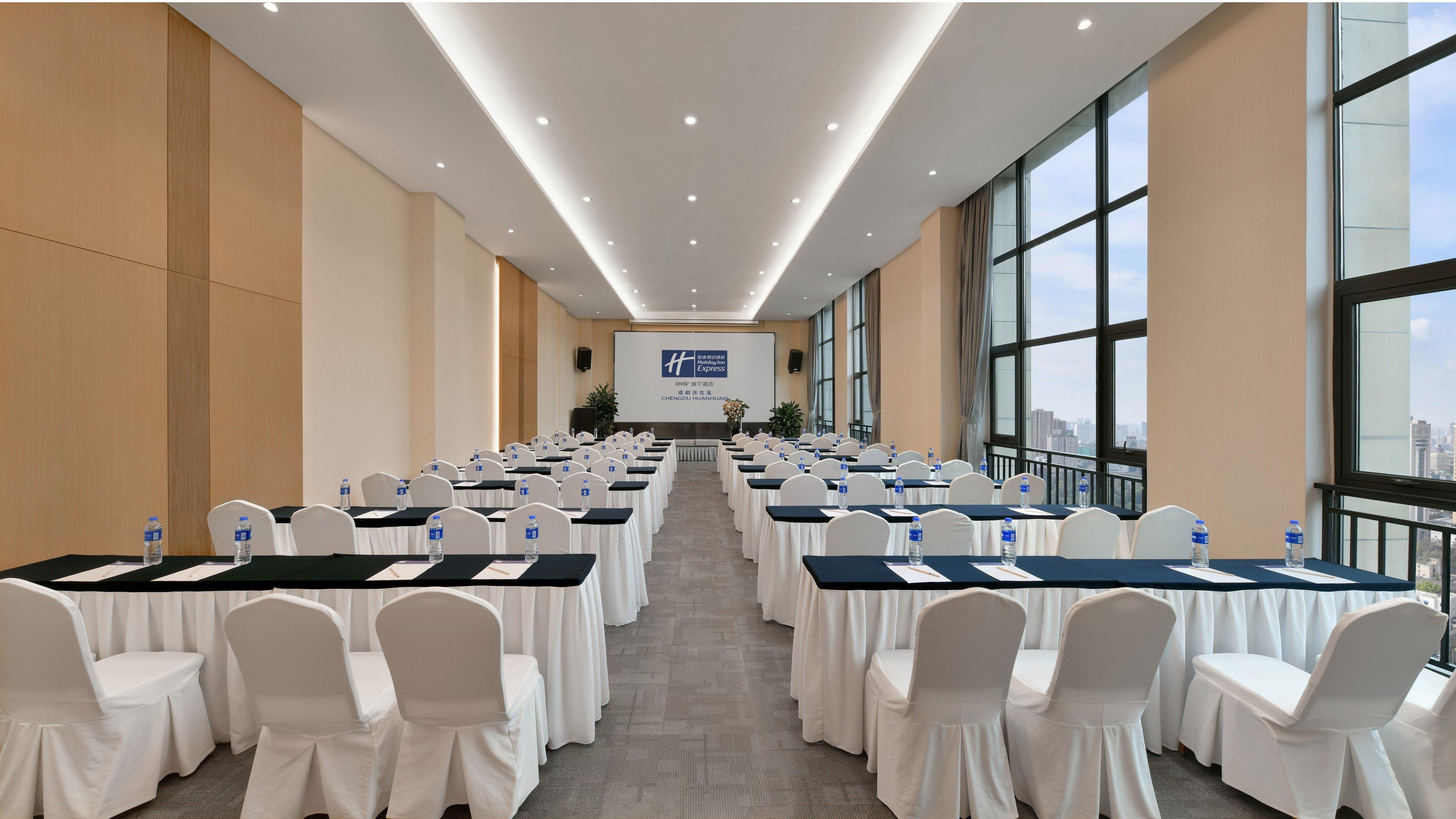 Holiday Inn Express Chengdu Huanhuaxi By Ihg-Near Jinsha Site Musem,Near Wuhou Temple Museum,Welcome Drinks,Free Gym,Free Self-Service Laundry Чънду Екстериор снимка