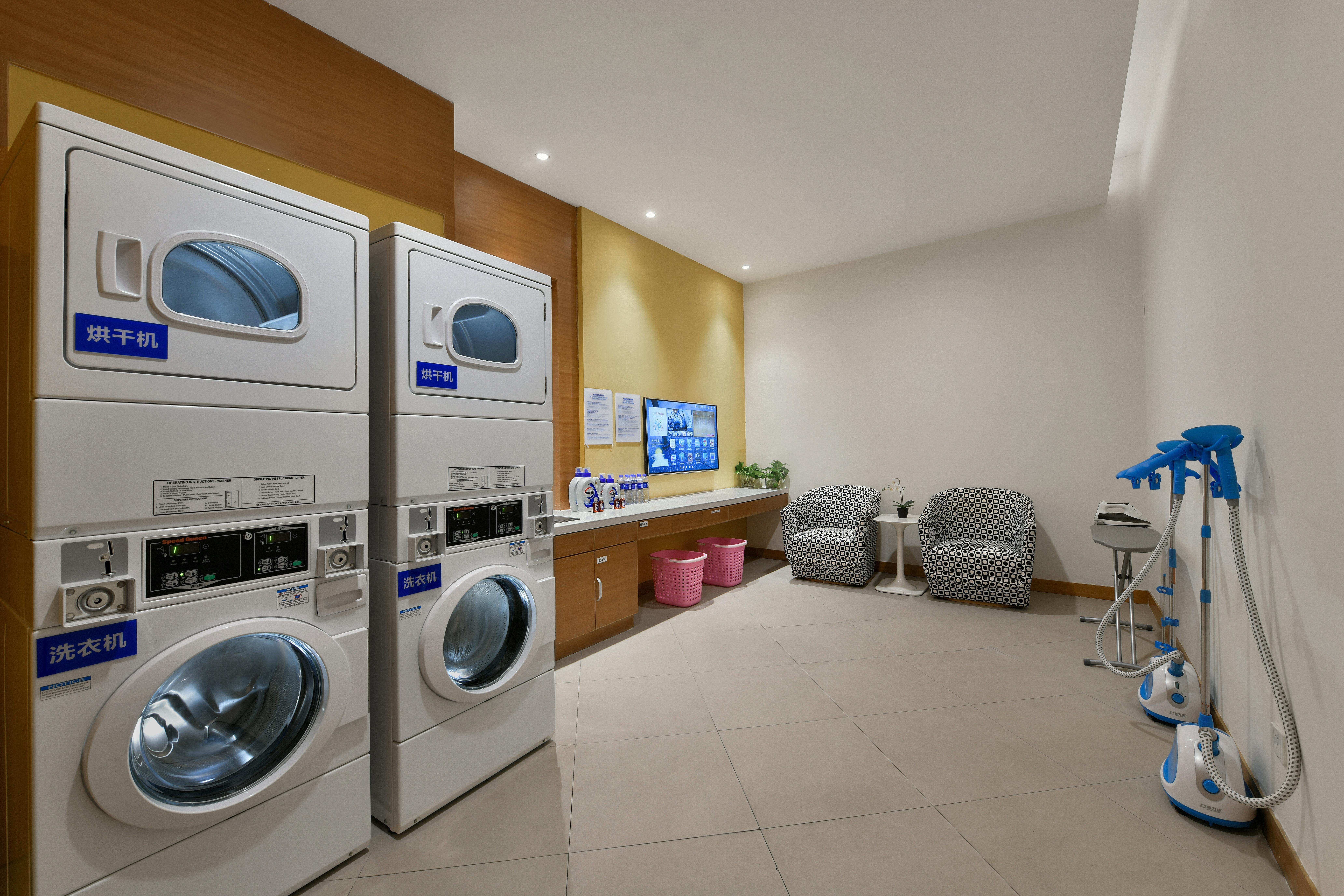 Holiday Inn Express Chengdu Huanhuaxi By Ihg-Near Jinsha Site Musem,Near Wuhou Temple Museum,Welcome Drinks,Free Gym,Free Self-Service Laundry Чънду Екстериор снимка