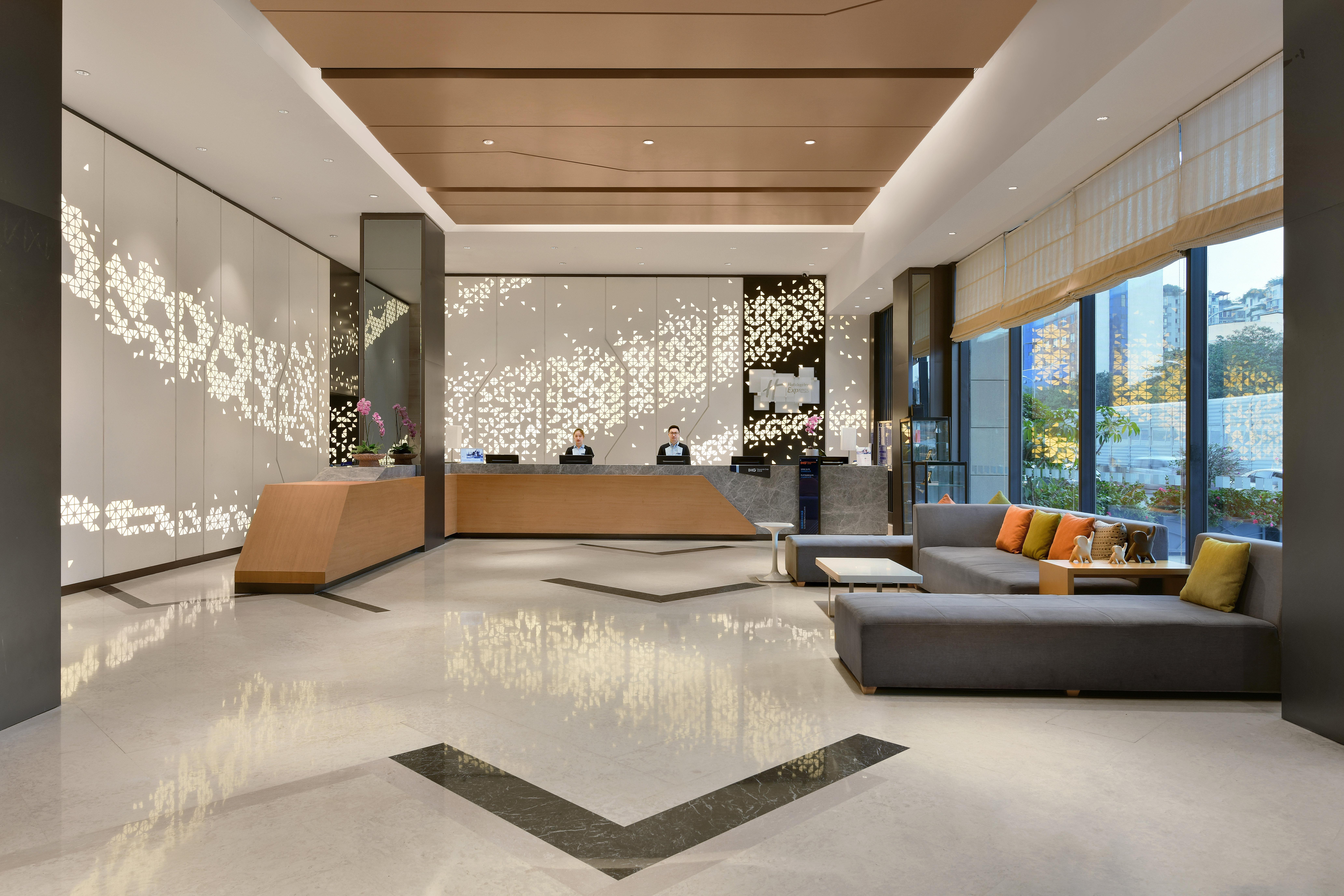 Holiday Inn Express Chengdu Huanhuaxi By Ihg-Near Jinsha Site Musem,Near Wuhou Temple Museum,Welcome Drinks,Free Gym,Free Self-Service Laundry Чънду Екстериор снимка