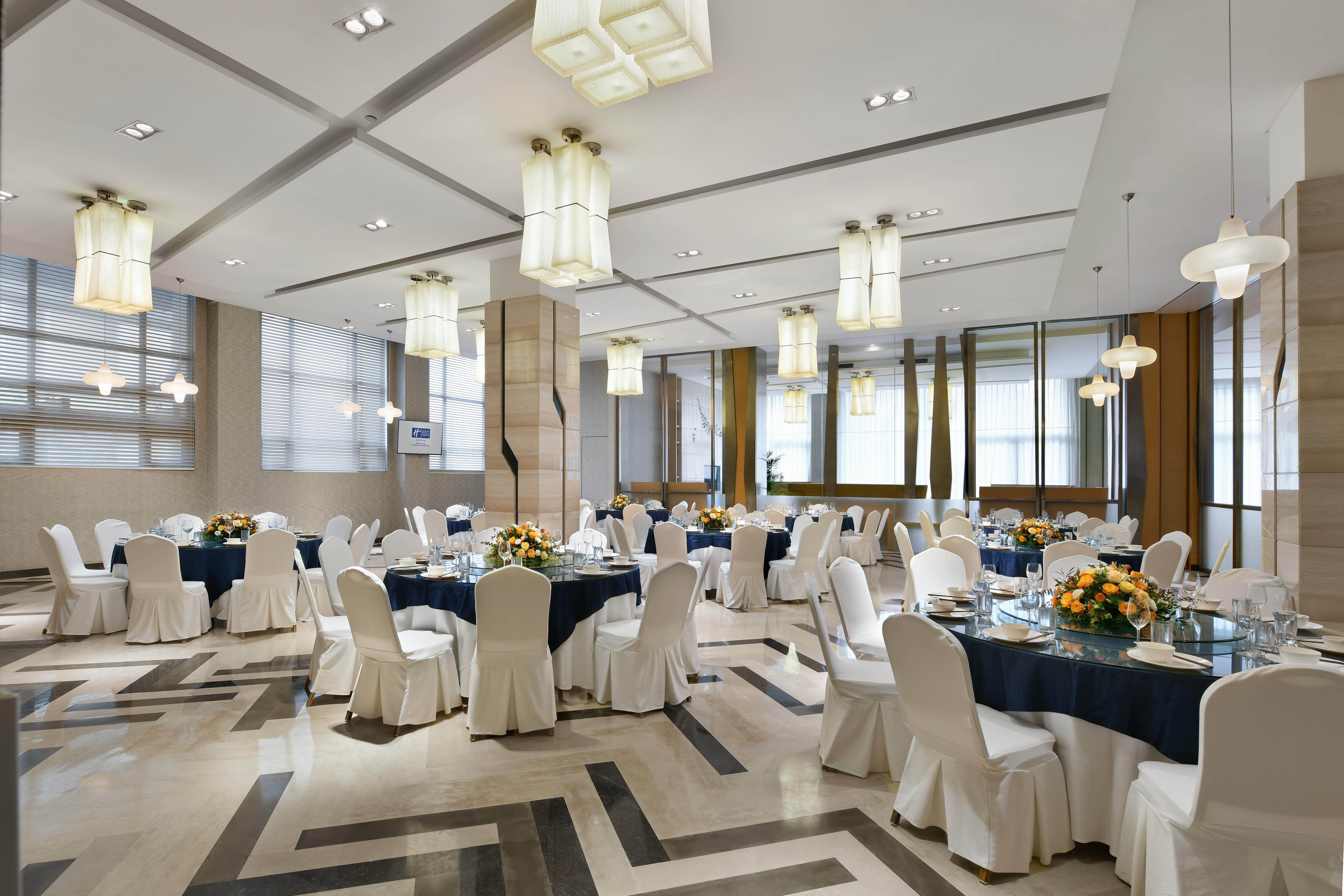 Holiday Inn Express Chengdu Huanhuaxi By Ihg-Near Jinsha Site Musem,Near Wuhou Temple Museum,Welcome Drinks,Free Gym,Free Self-Service Laundry Чънду Екстериор снимка
