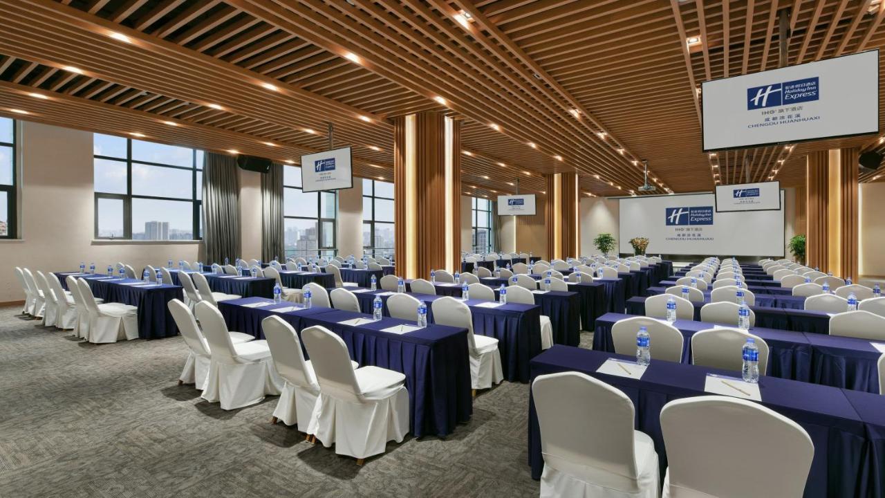 Holiday Inn Express Chengdu Huanhuaxi By Ihg-Near Jinsha Site Musem,Near Wuhou Temple Museum,Welcome Drinks,Free Gym,Free Self-Service Laundry Чънду Екстериор снимка