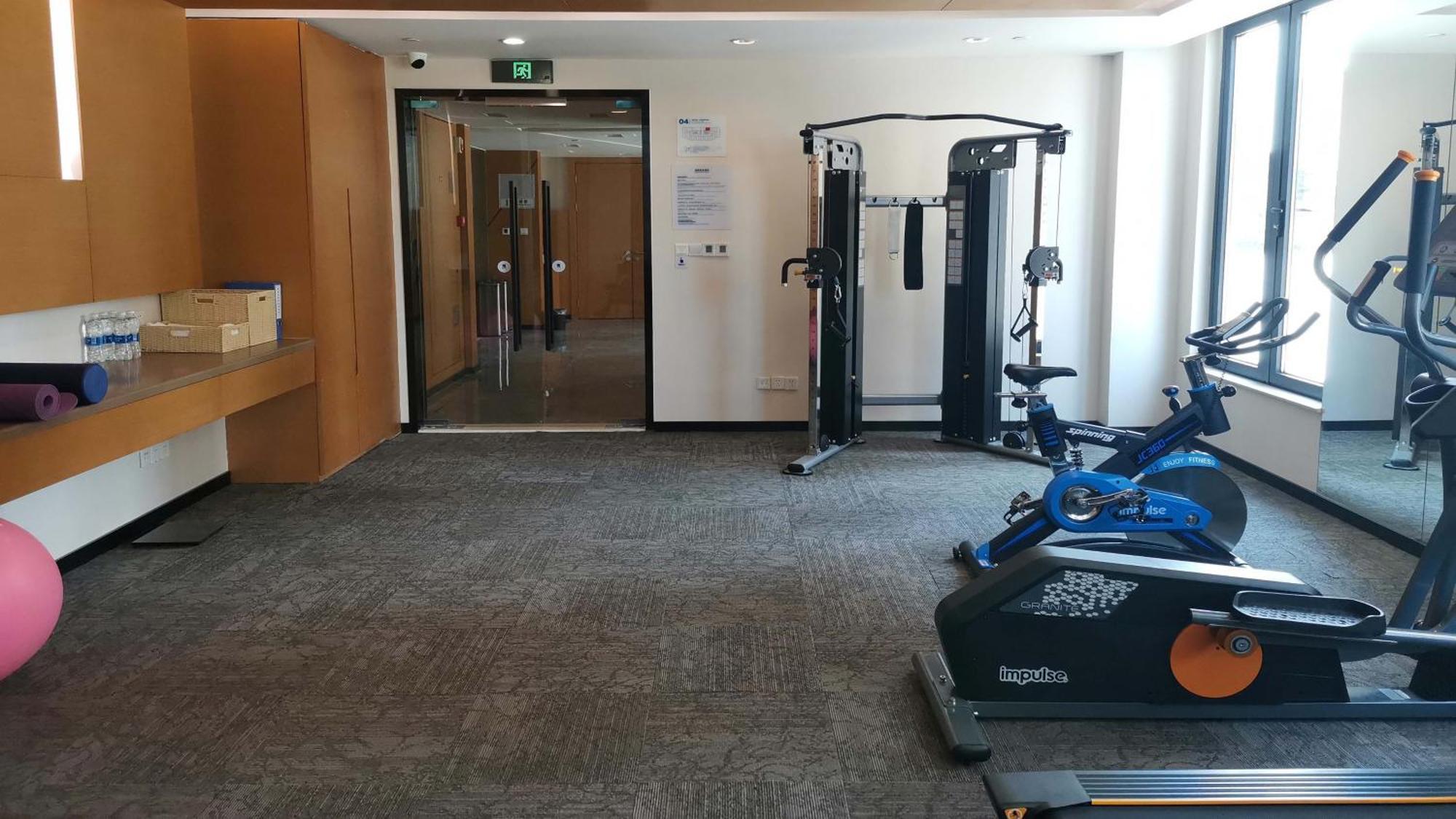Holiday Inn Express Chengdu Huanhuaxi By Ihg-Near Jinsha Site Musem,Near Wuhou Temple Museum,Welcome Drinks,Free Gym,Free Self-Service Laundry Чънду Екстериор снимка