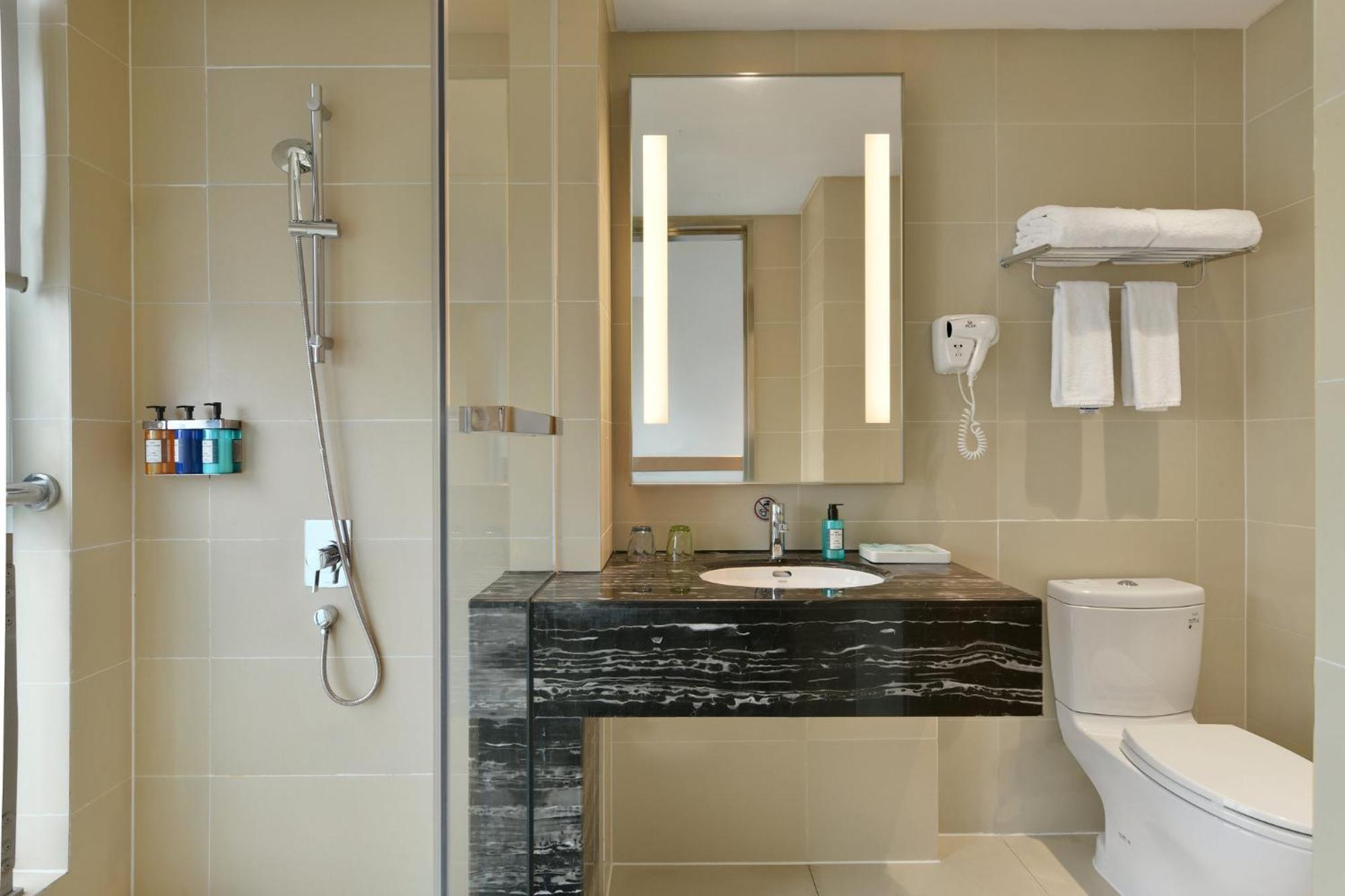 Holiday Inn Express Chengdu Huanhuaxi By Ihg-Near Jinsha Site Musem,Near Wuhou Temple Museum,Welcome Drinks,Free Gym,Free Self-Service Laundry Чънду Екстериор снимка