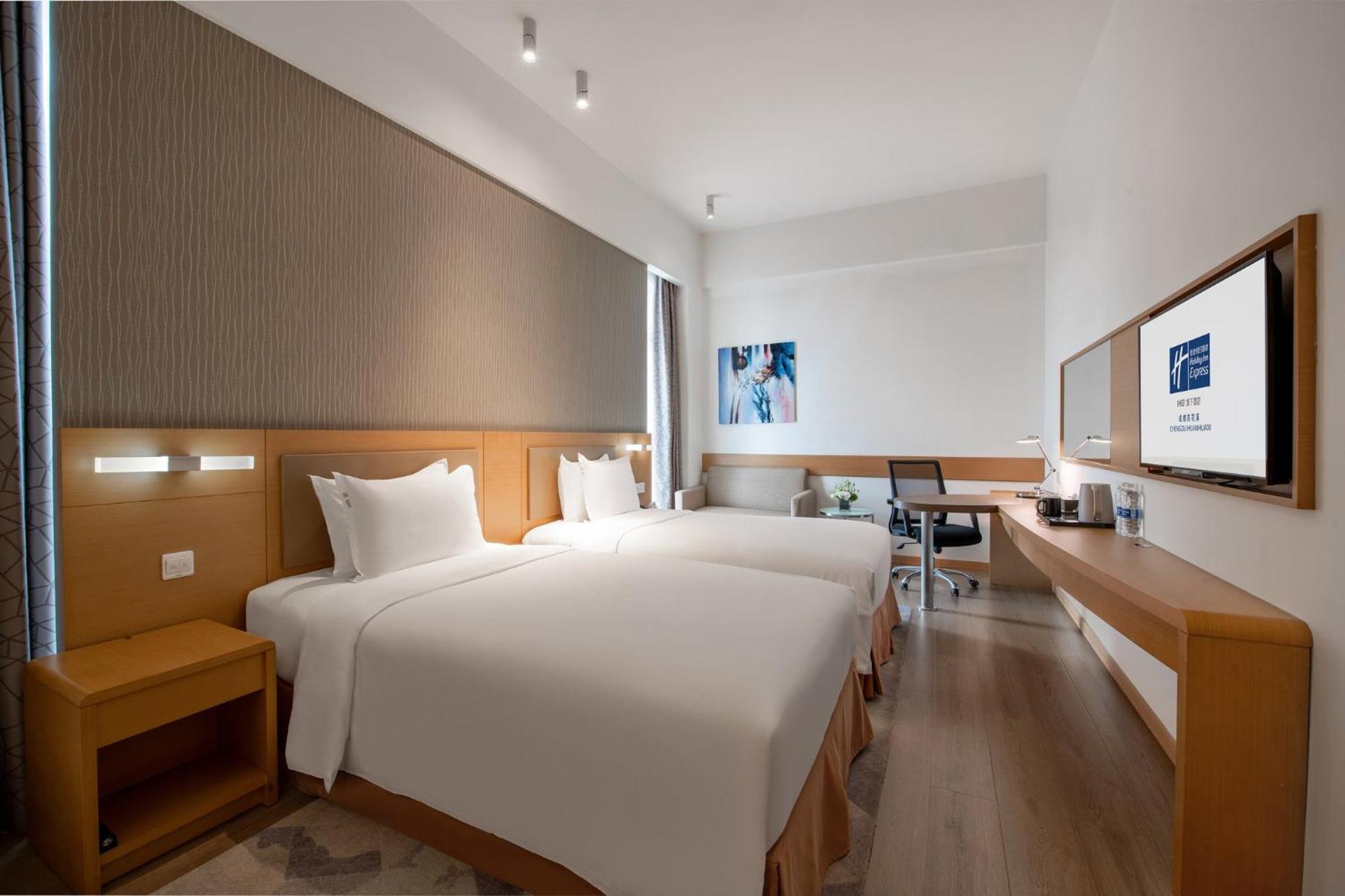 Holiday Inn Express Chengdu Huanhuaxi By Ihg-Near Jinsha Site Musem,Near Wuhou Temple Museum,Welcome Drinks,Free Gym,Free Self-Service Laundry Чънду Екстериор снимка