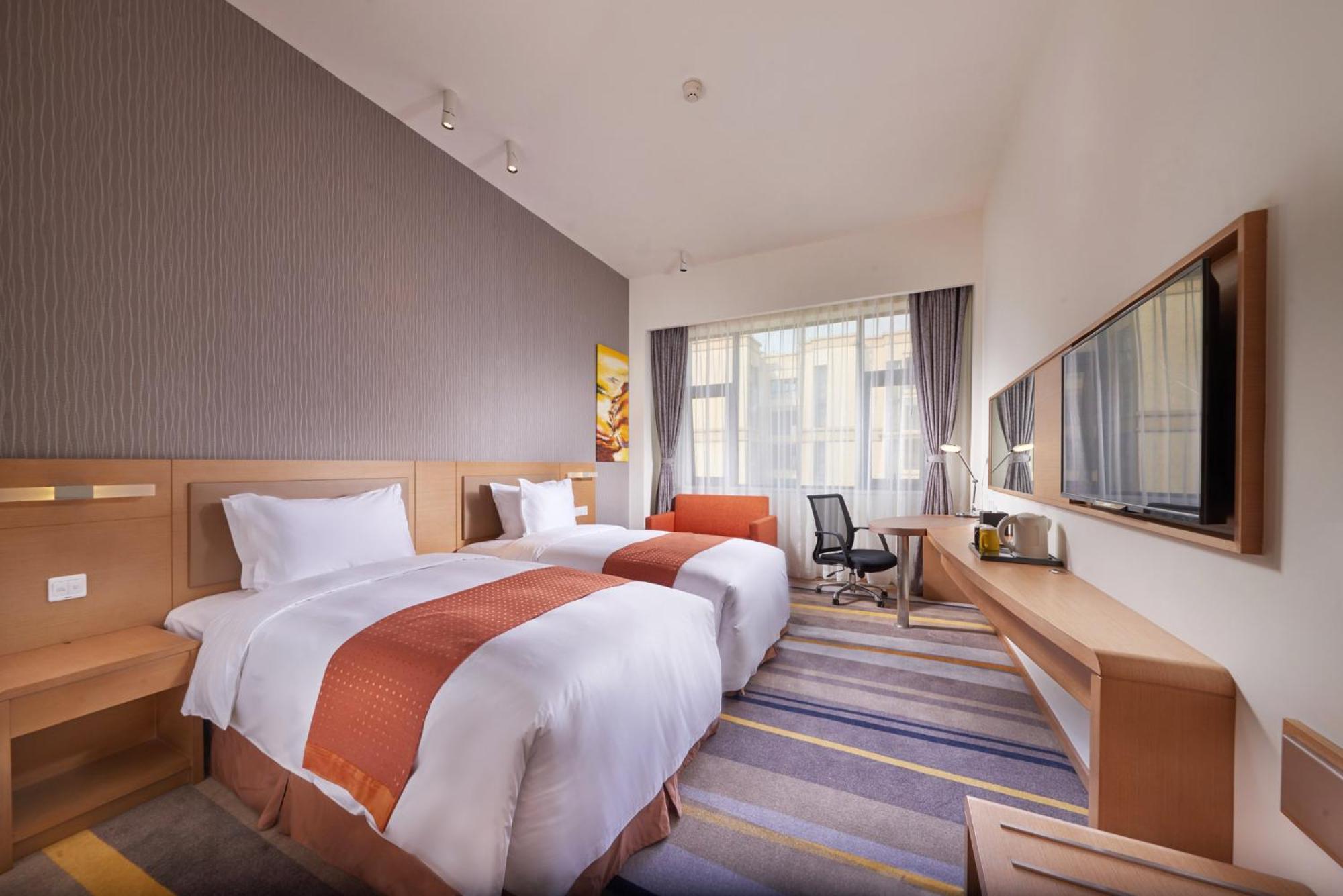 Holiday Inn Express Chengdu Huanhuaxi By Ihg-Near Jinsha Site Musem,Near Wuhou Temple Museum,Welcome Drinks,Free Gym,Free Self-Service Laundry Чънду Екстериор снимка