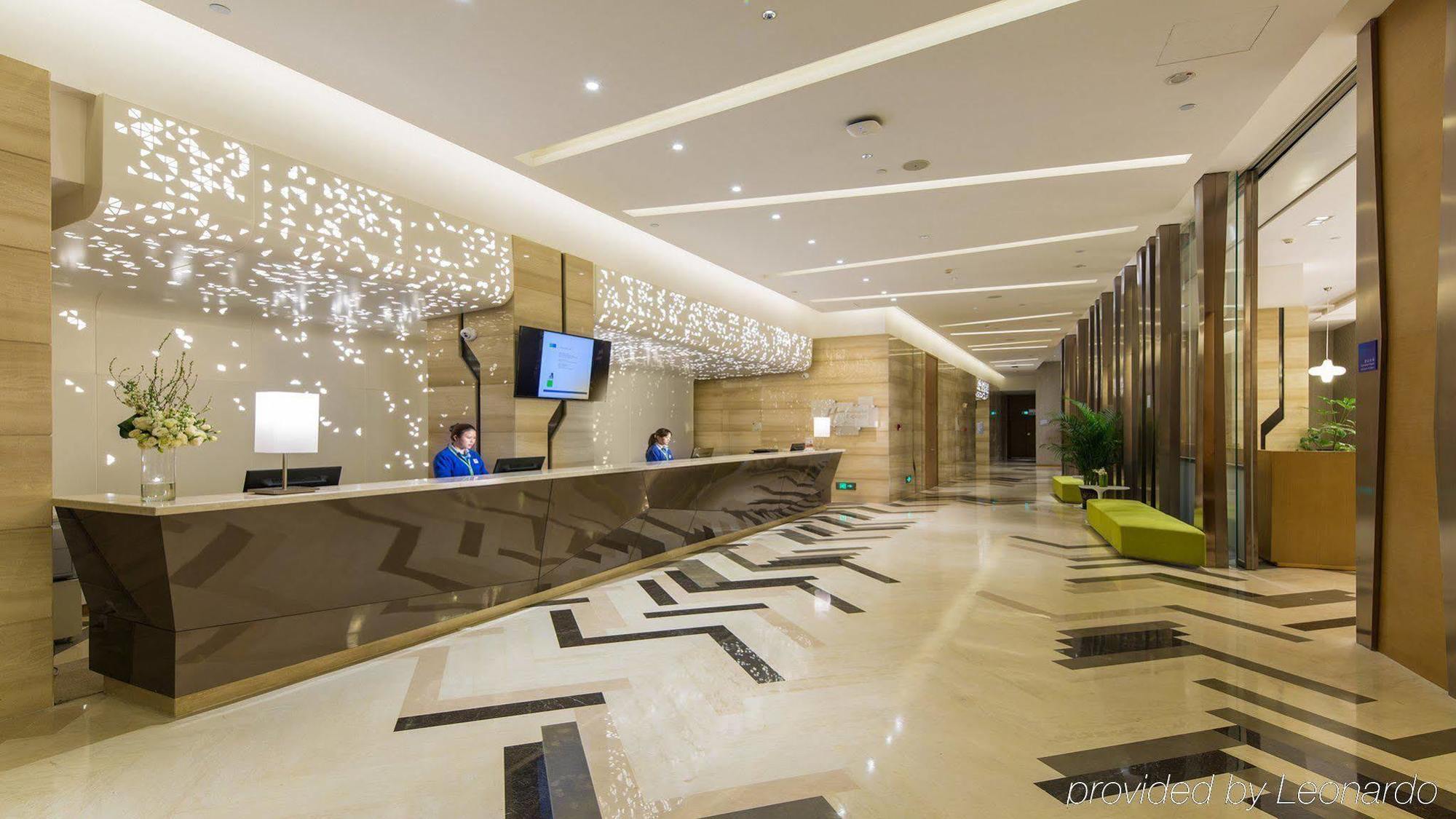 Holiday Inn Express Chengdu Huanhuaxi By Ihg-Near Jinsha Site Musem,Near Wuhou Temple Museum,Welcome Drinks,Free Gym,Free Self-Service Laundry Чънду Екстериор снимка