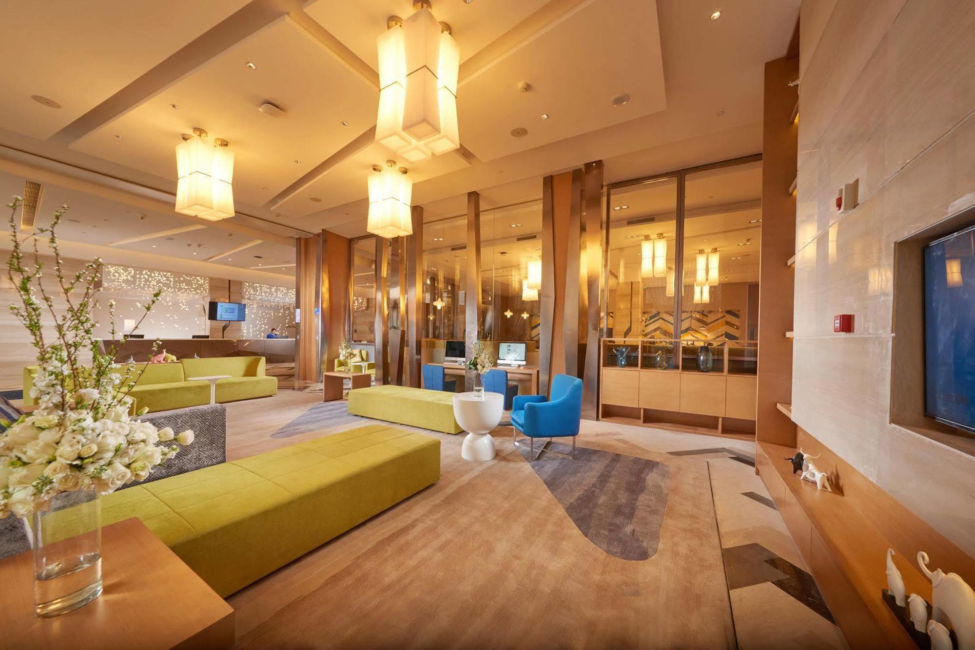 Holiday Inn Express Chengdu Huanhuaxi By Ihg-Near Jinsha Site Musem,Near Wuhou Temple Museum,Welcome Drinks,Free Gym,Free Self-Service Laundry Чънду Екстериор снимка