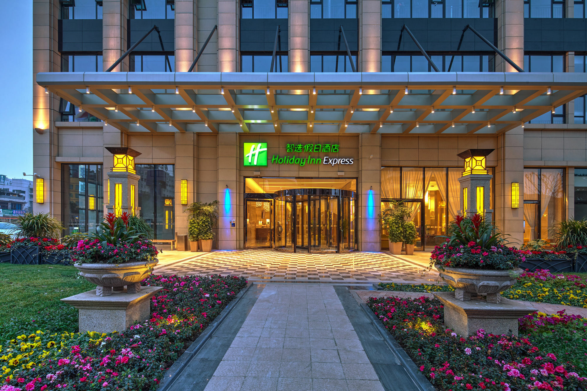 Holiday Inn Express Chengdu Huanhuaxi By Ihg-Near Jinsha Site Musem,Near Wuhou Temple Museum,Welcome Drinks,Free Gym,Free Self-Service Laundry Чънду Екстериор снимка